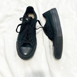 Converse All star chuck taylor black low lace up black sneakers size 7